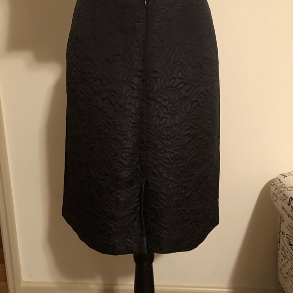 Skirt; Jaclyn Smith Classic; Embossed; Back Slit; Black; Size 16 - Picture 8 of 9
